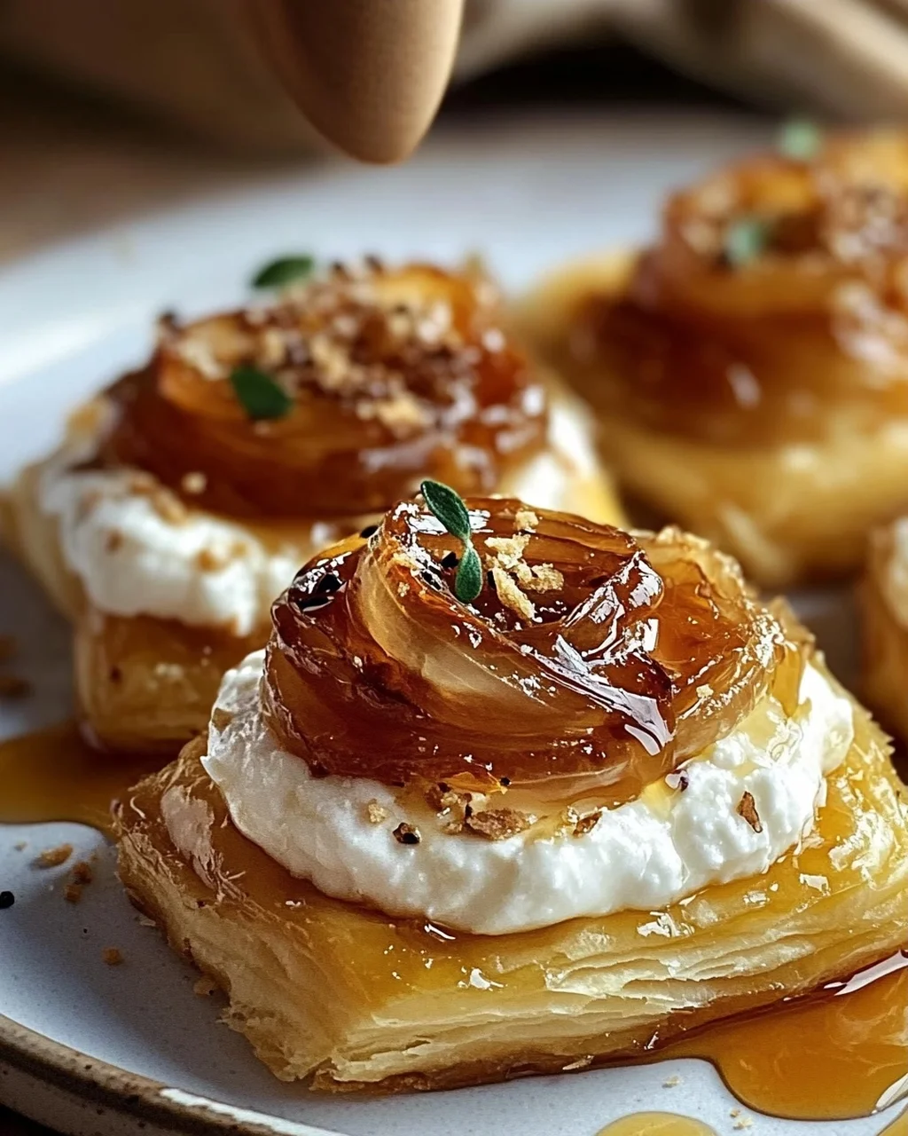 Ziegenkäse & Honig Häppchen: Süß-salzige Leckerbissen